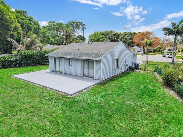 5048 Silver Maple Lane, Boynton Beach, FL 33472