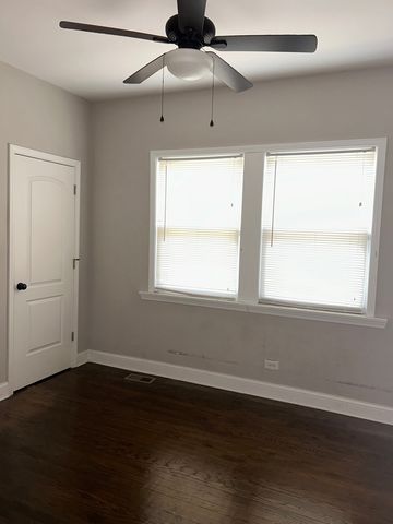 7221 S Bennett Avenue, Chicago, IL 60649