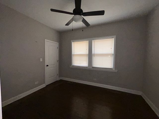 7221 S Bennett Avenue, Chicago, IL 60649