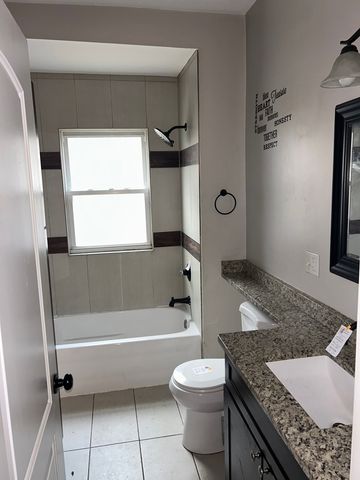 7221 S Bennett Avenue, Chicago, IL 60649