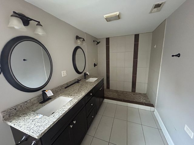 7221 S Bennett Avenue, Chicago, IL 60649