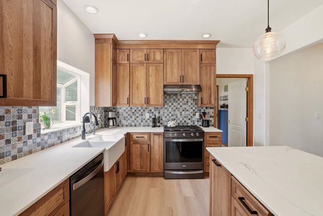 3216 E Rocky Ridge Ave, Chattaroy, WA 99003