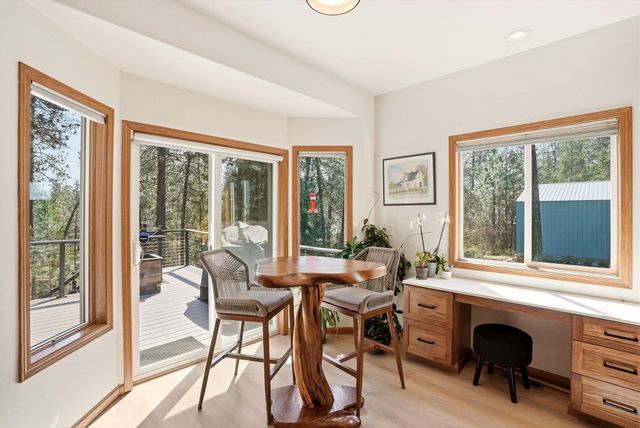 3216 E Rocky Ridge Ave, Chattaroy, WA 99003