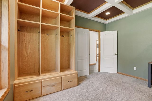 3216 E Rocky Ridge Ave, Chattaroy, WA 99003