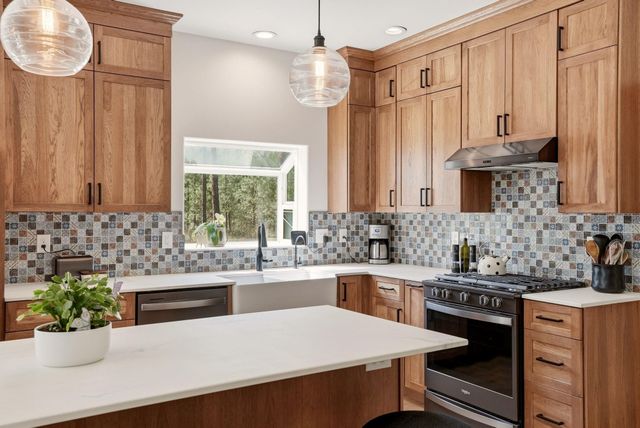 3216 E Rocky Ridge Ave, Chattaroy, WA 99003