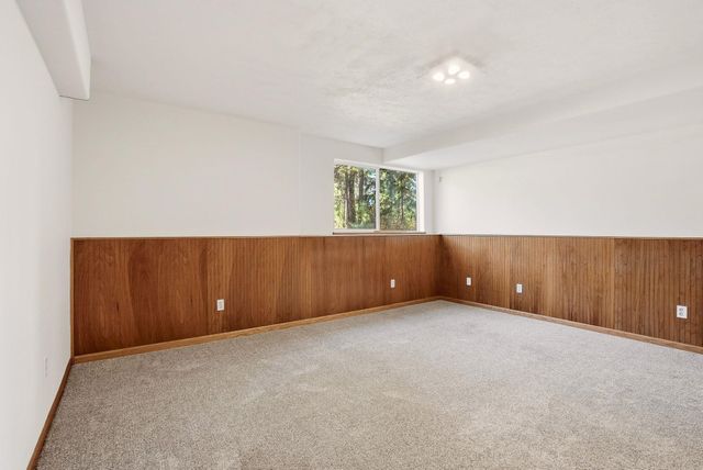 3216 E Rocky Ridge Ave, Chattaroy, WA 99003