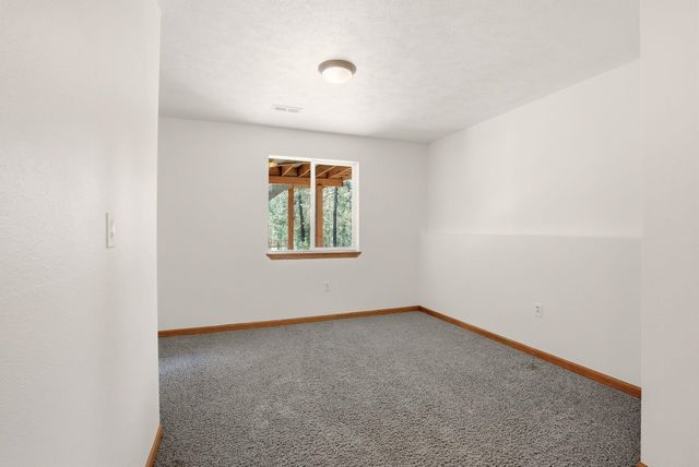 3216 E Rocky Ridge Ave, Chattaroy, WA 99003