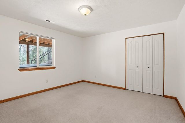 3216 E Rocky Ridge Ave, Chattaroy, WA 99003