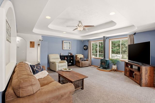 3216 E Rocky Ridge Ave, Chattaroy, WA 99003