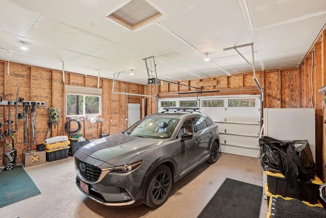 3216 E Rocky Ridge Ave, Chattaroy, WA 99003