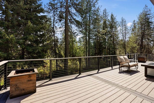 3216 E Rocky Ridge Ave, Chattaroy, WA 99003