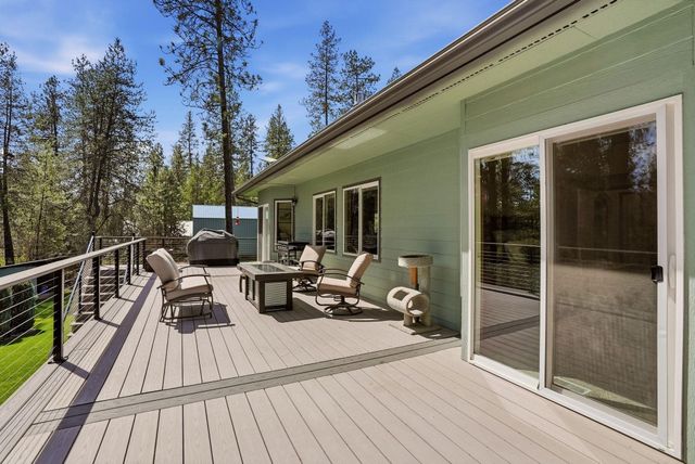 3216 E Rocky Ridge Ave, Chattaroy, WA 99003