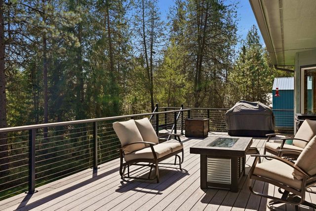 3216 E Rocky Ridge Ave, Chattaroy, WA 99003