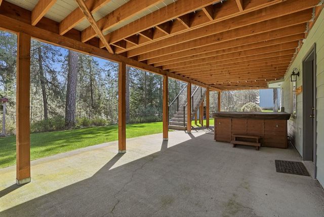 3216 E Rocky Ridge Ave, Chattaroy, WA 99003