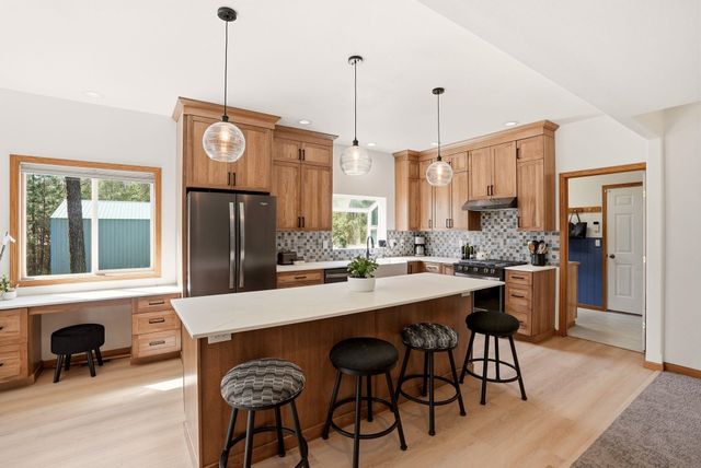 3216 E Rocky Ridge Ave, Chattaroy, WA 99003