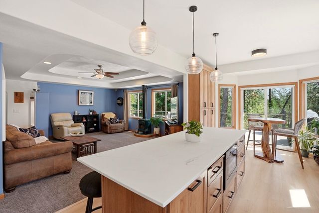 3216 E Rocky Ridge Ave, Chattaroy, WA 99003