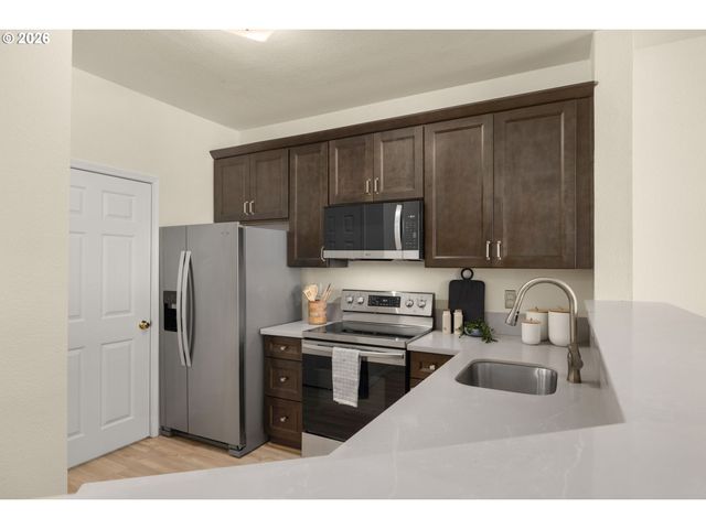 1231 Ne HORIZON Loop 208, Hillsboro, OR 97124