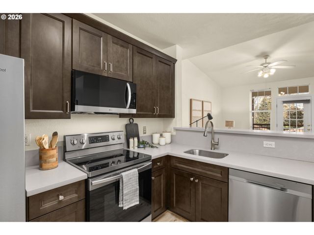 1231 Ne HORIZON Loop 208, Hillsboro, OR 97124