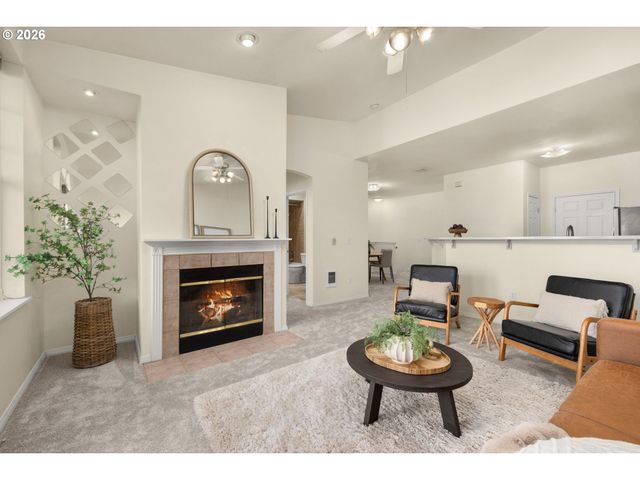 1231 Ne HORIZON Loop 208, Hillsboro, OR 97124