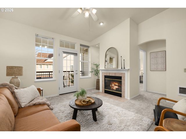 1231 Ne HORIZON Loop 208, Hillsboro, OR 97124