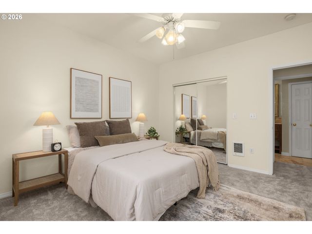 1231 Ne HORIZON Loop 208, Hillsboro, OR 97124