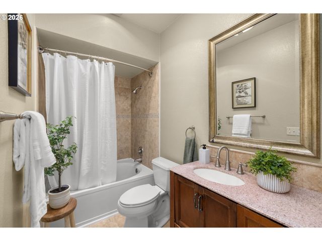 1231 Ne HORIZON Loop 208, Hillsboro, OR 97124