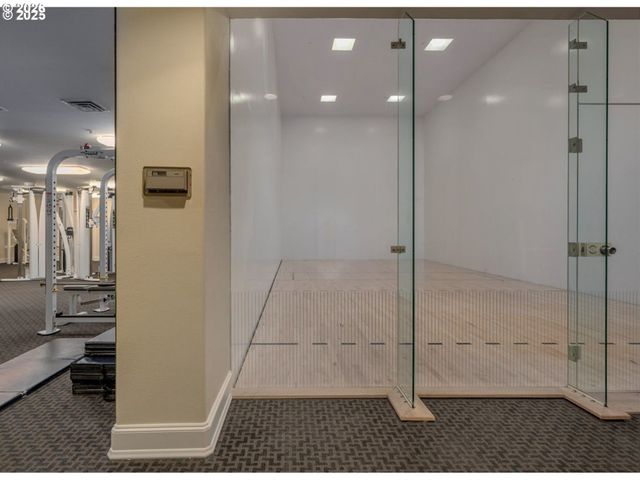 1231 Ne HORIZON Loop 208, Hillsboro, OR 97124