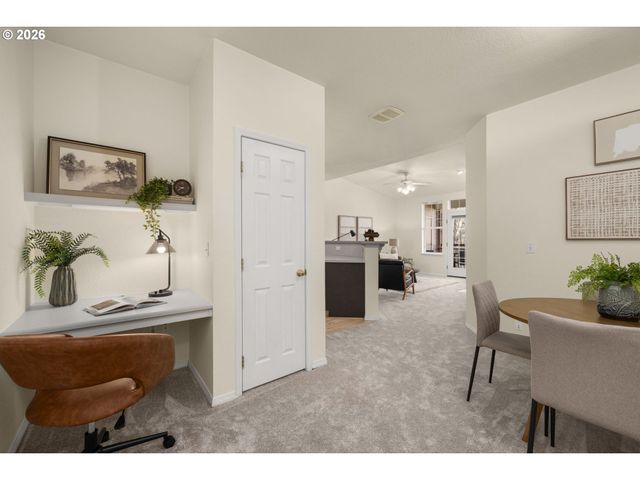 1231 Ne HORIZON Loop 208, Hillsboro, OR 97124