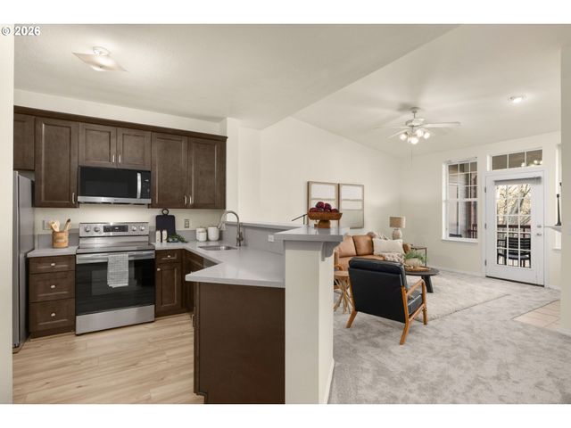 1231 Ne HORIZON Loop 208, Hillsboro, OR 97124