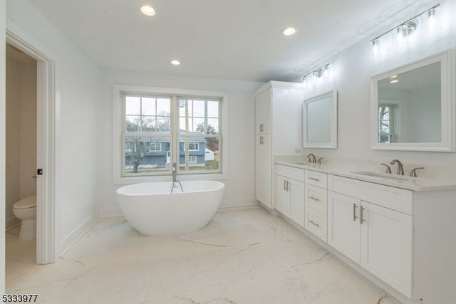 140 Mckinley Ave, East Hanover Twp., NJ 07936