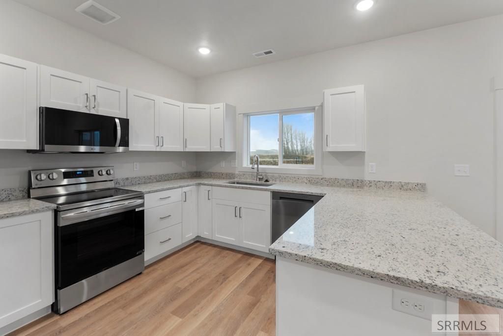 Image 6 of property listing at 535 Furrow Drive, Sugar City, ID 83448