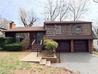 7545 Aberdeen Road, Prairie Village, KS 66208