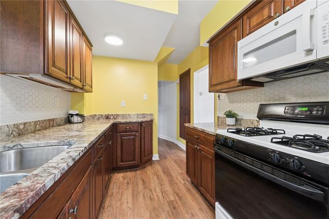 1412 Bellaire Pl, Brookline, PA 15226