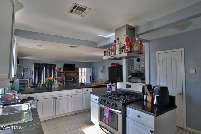 830 W Avenue J4, Lancaster, CA 93534