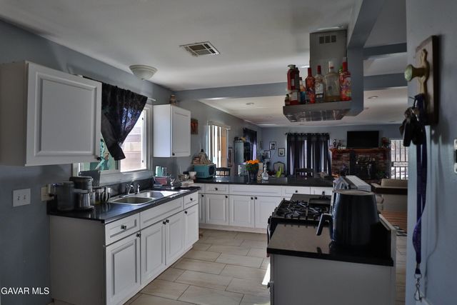 830 W Avenue J4, Lancaster, CA 93534
