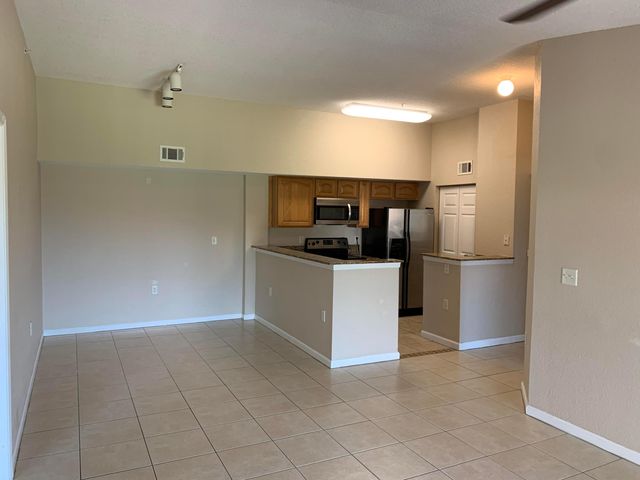 231 SW Palm Dr Apt 303, Port St Lucie, FL 34986