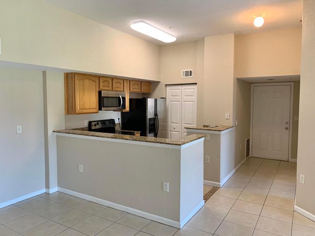 231 SW Palm Dr Apt 303, Port St Lucie, FL 34986