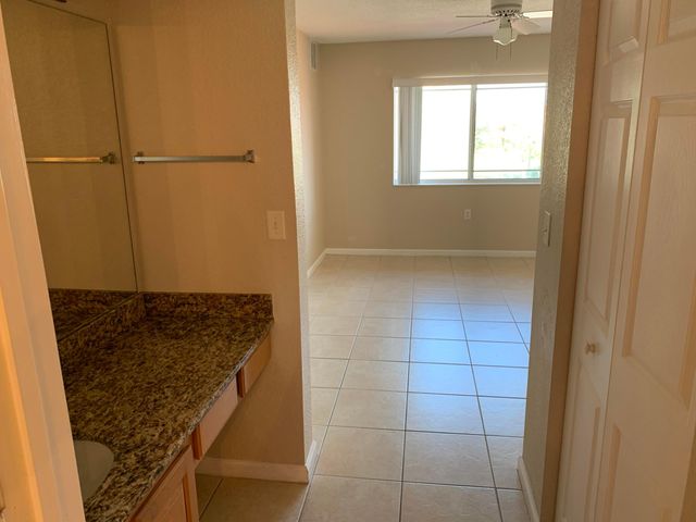 231 SW Palm Dr Apt 303, Port St Lucie, FL 34986