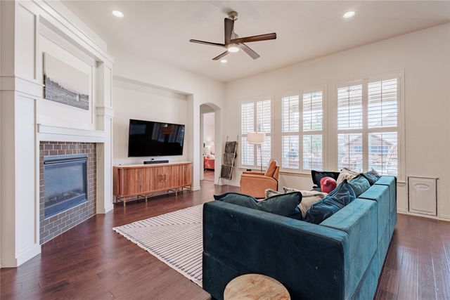 4300 Round Valley Lane, Fort Worth, TX 76262