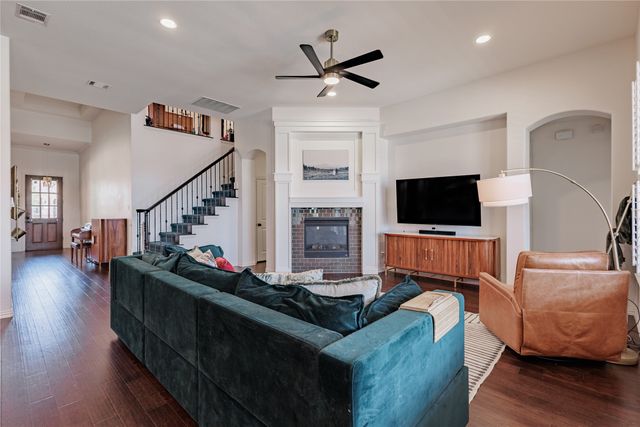 4300 Round Valley Lane, Fort Worth, TX 76262