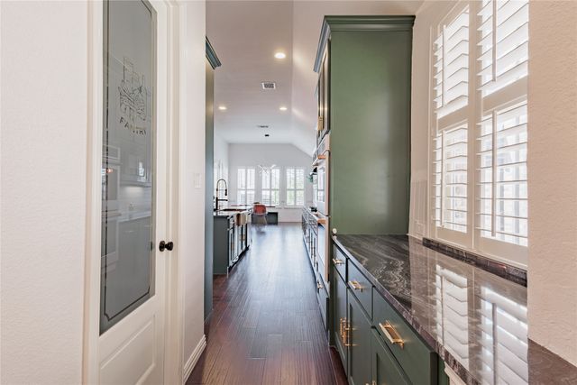 4300 Round Valley Lane, Fort Worth, TX 76262