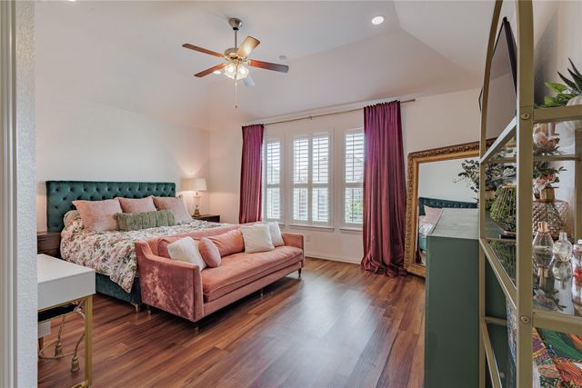 4300 Round Valley Lane, Fort Worth, TX 76262