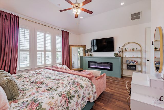 4300 Round Valley Lane, Fort Worth, TX 76262