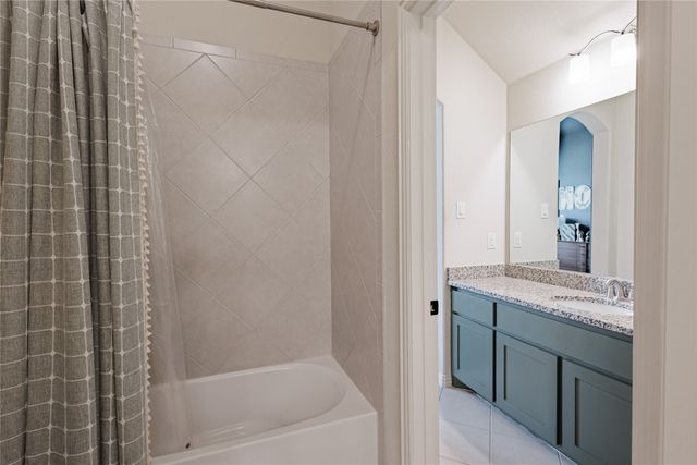 4300 Round Valley Lane, Fort Worth, TX 76262