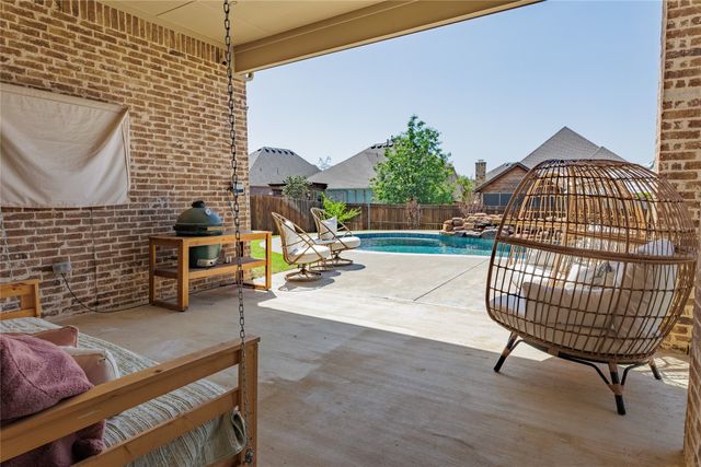 4300 Round Valley Lane, Fort Worth, TX 76262