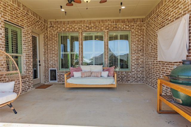 4300 Round Valley Lane, Fort Worth, TX 76262