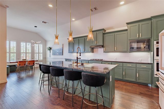 4300 Round Valley Lane, Fort Worth, TX 76262
