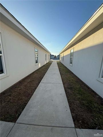 1316 S Xanthia Street, Mission, TX 78572