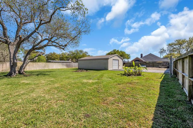 6700 Plantation Drive, Baytown, TX 77523