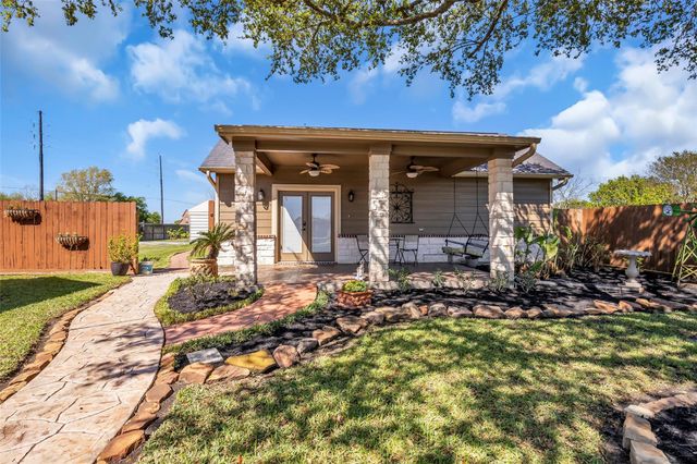 6700 Plantation Drive, Baytown, TX 77523